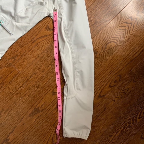COLUMBIA Windbreaker Light Grey with Teal Detail. Size M. - Picture 8 of 9